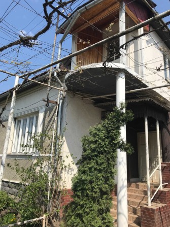 Будинок в центрі Хуста. Можливе проживання двох сімей. - фото 1