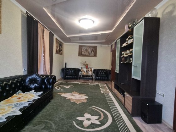 Будинок та земля Умань