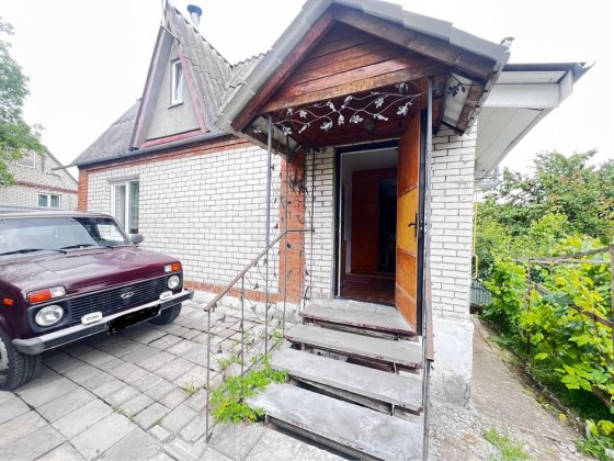 Продаю Дачний будинок.В Лезнево. Всі комунікації Хмельницкий