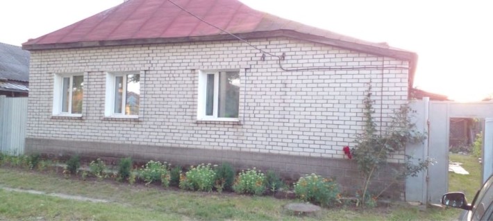 Продається житловий будинок у центрі міста - фото 1