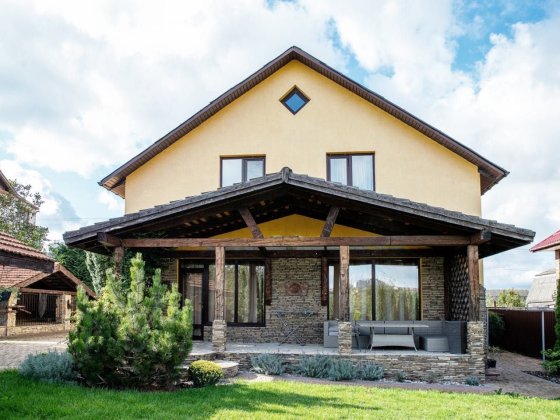 Продаж 2 поверхового будинку з ділянкою Хмельницкий