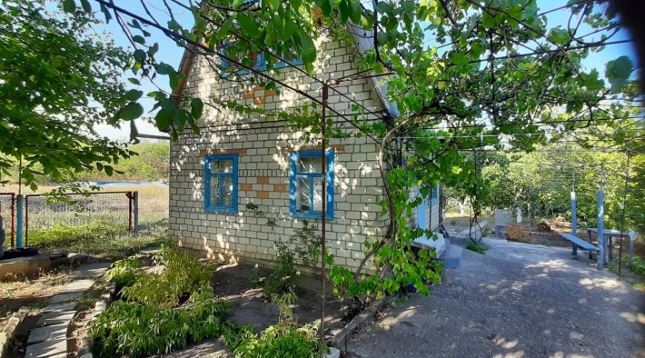 Дача біля річки та ставка з басейном - фото 1