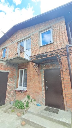 Продам цегляний двоповерховий будинок в місті - фото 1