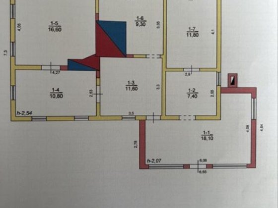 Приватний будинок розташований в центрі міста Переяслав-Хмельницький