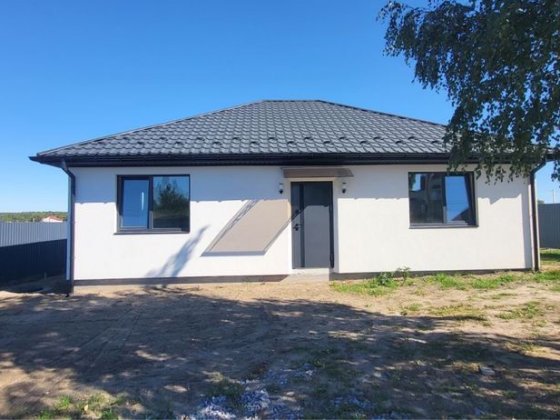 Сучасний одноповерховий будинок з земельною ділянкою Стрижавка