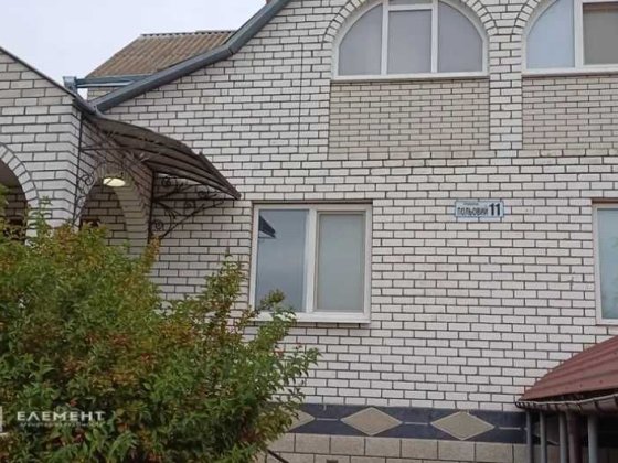 Продаж будинку з гаражем і ділянкою на 15 соток, смт. Стрижавка Стрижавка