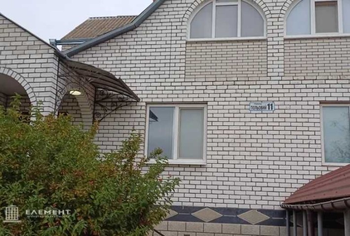 Продаж будинку з гаражем і ділянкою на 15 соток, смт. Стрижавка - фото 1