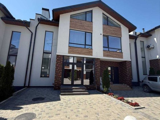 Дуже гарний таунхаус на Дендропарку. Ремонт, два паркомісця. Хмельницький