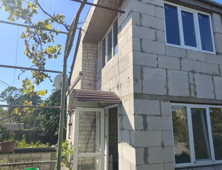 Будинок, гараж, господарські приміщення - фото 1