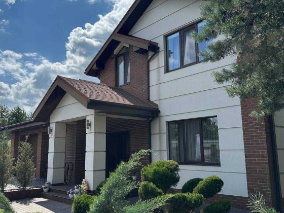 Сучасний будинок біля лісу в Обухівці