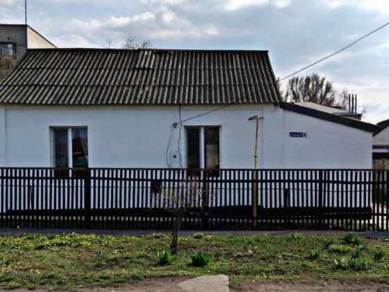 Продам дом будинок недалеко від першої, біля суда, з земельною ділянко Синельникове