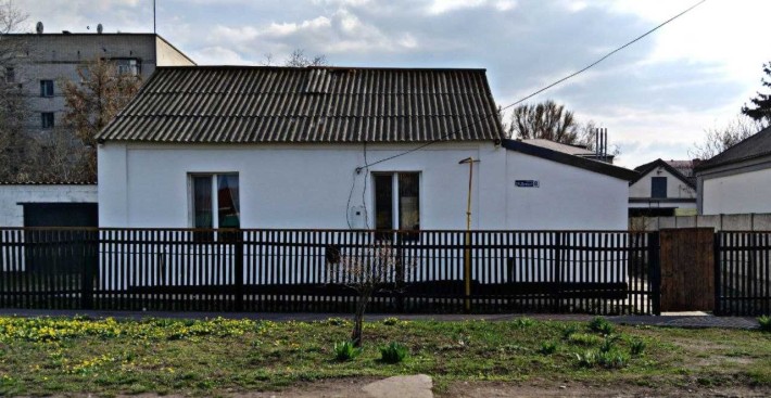 Продам дом будинок недалеко від першої, біля суда, з земельною ділянко - фото 1