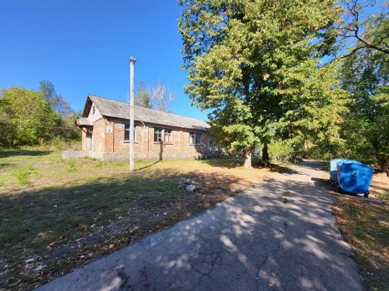 Продам две трехкомнатные квартиры на земле в одном доме.