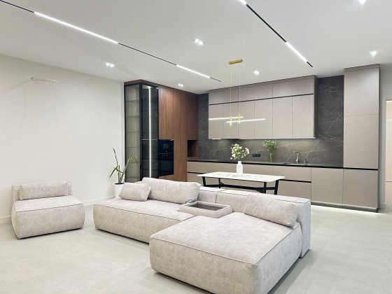 Продам новый дом с ремонтом  в Новоалександровке