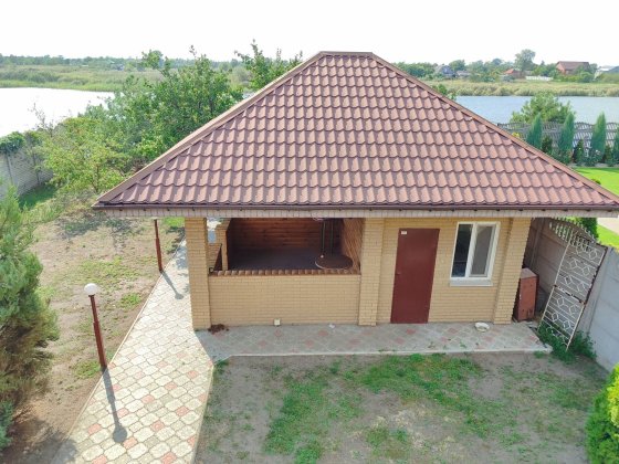 Продаж - двоповерховий дачний будинок з виходом до ріки с. Новоселівка Новоселовка