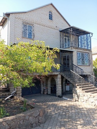 Продам уютный дом по улице Владимира Михайличенко - фото 1