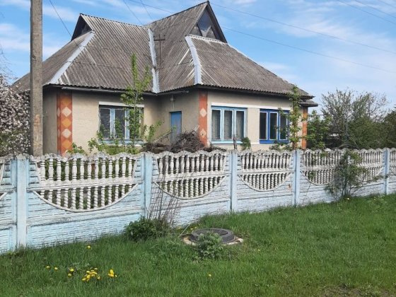 Продам  1 поверховий  будинок  на 25сот. землі Ивановка