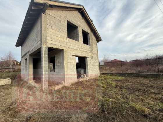 Продається недобудова на земельній ділянці в с. Минай Минай