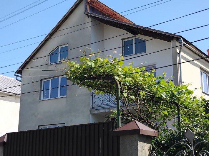 Ціну резко знижено! Продаємо великий будинок м.Свалява, Закарпатської - фото 1