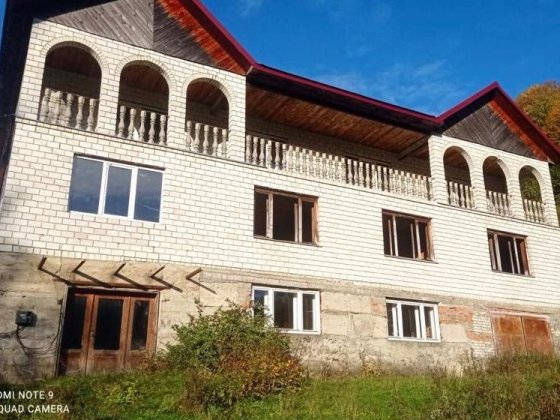 Новобудова із земельною ділянкою Міжгір'я