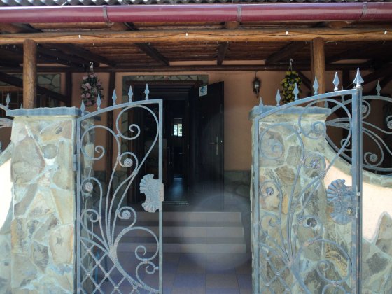 Житловий будинок з вбудованим кафе. Терміновий продаж . Баранинцы