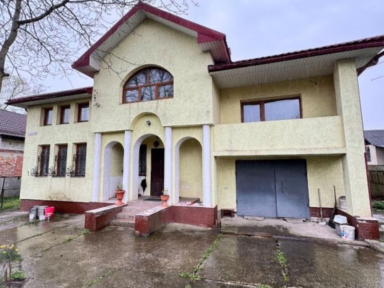 Просторий будинок мрії у передмісті Івано-Франківська! Угорники