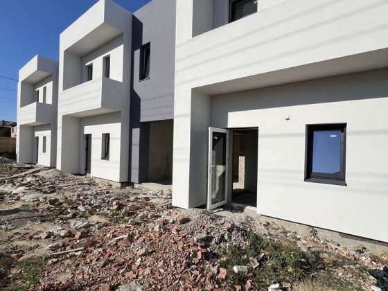 Таунхаус в топовій локації, кутовий з великою земельною ділянкою Вовчинець