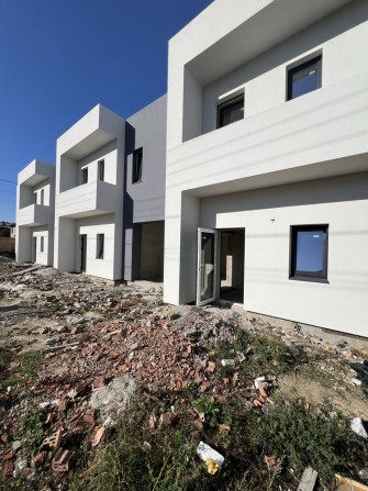 Таунхаус в топовій локації, кутовий з великою земельною ділянкою - фото 1