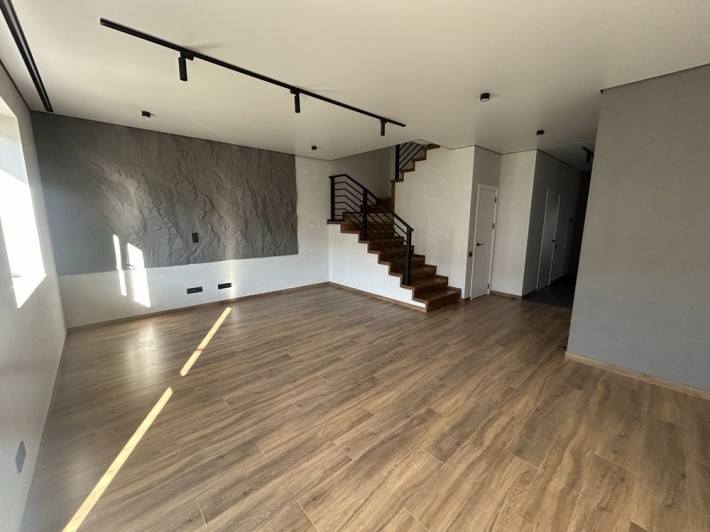 Продам Таунхауз  з ДИЗАЙНЕРСЬКИМ ремонтом - фото 1