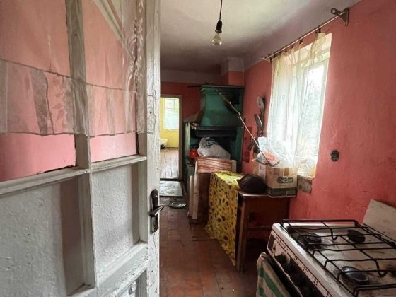 Продаж будинку з земельною ділянкою біля центральної дороги Крихівці