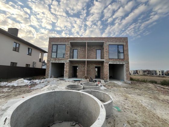 Продається дуплекс 154 м2. Земельна ділянка 3,6 сотих. Розтермінування Крихівці