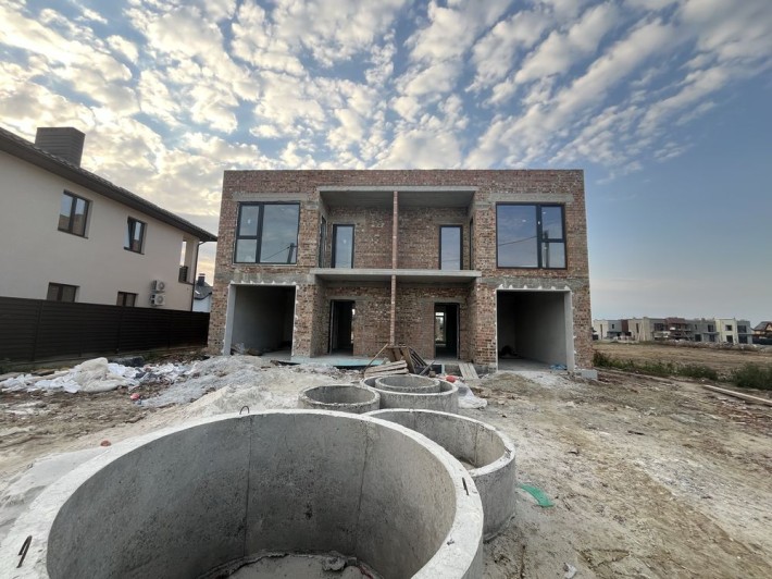 Продається дуплекс 154 м2. Земельна ділянка 3,6 сотих. Розтермінування - фото 1