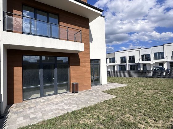 Зданий дуплекс в готовому містечку закритого типу Вовчинець