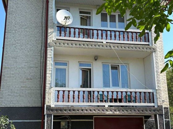 Продаж 2 пов будинку з 2 гаражеми і ділянкою на 12 соток, 236.5 кв. Надвірна