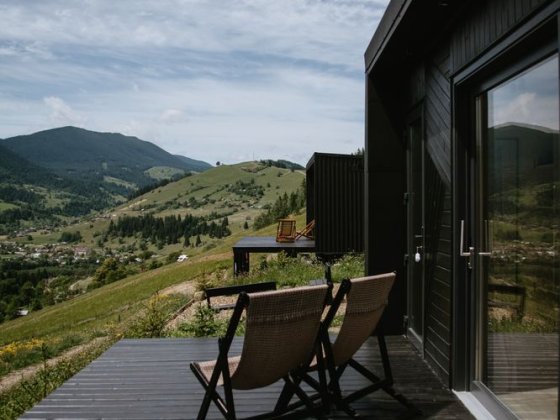 Два сучасні котеджі в Карпатах. Івестиція яка одразу принесе дохід. Верховина