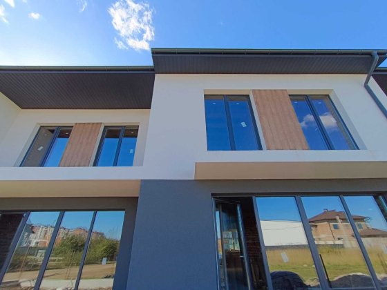 Продається сучасний таунхаус з ремонтом в зручній локації/Асфальт, газ Криховцы