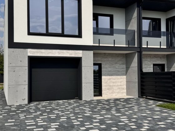 Продаж Дуплекса в зручній локації . Велика територія Криховцы