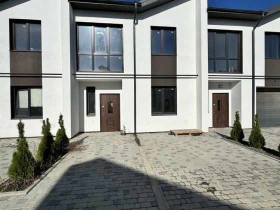 Таунхаус зданий готовий до ремонту 120м2, 1.5сот.землі. Криховцы