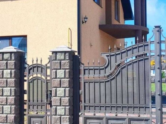 Продаж Будинок 182 кв.м, 11 соток землі, передмістя, з гаражем. ІВ-ФР Чукаловка