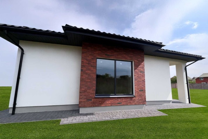 одноповерховий особняк, з гаражем та ділянкою 12 сотих - фото 1