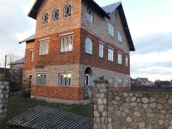 3-х поверховий будинок в м.Тлумач Тлумач