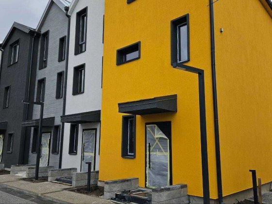 Таунхаус із двором і паркомісцем. Розстрочка на 2 роки! Гатное