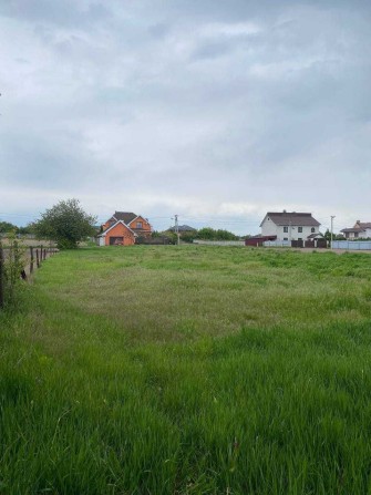 Продаж земельної ділянки з будинком центр села Білогородка фасад - фото 1