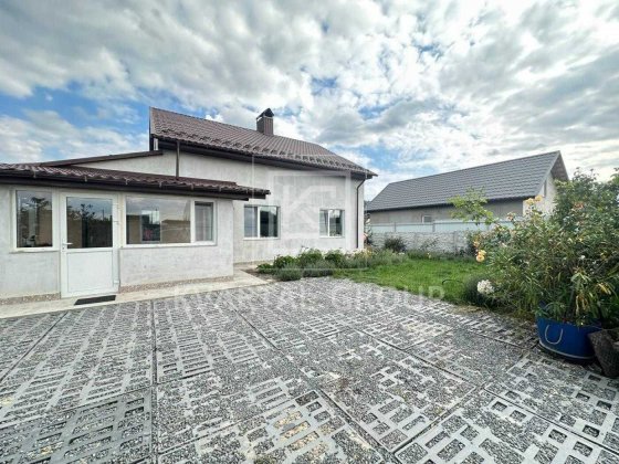 Продам двоповерховий будинок з ремонтом на 6 сотках землі! Ворзель