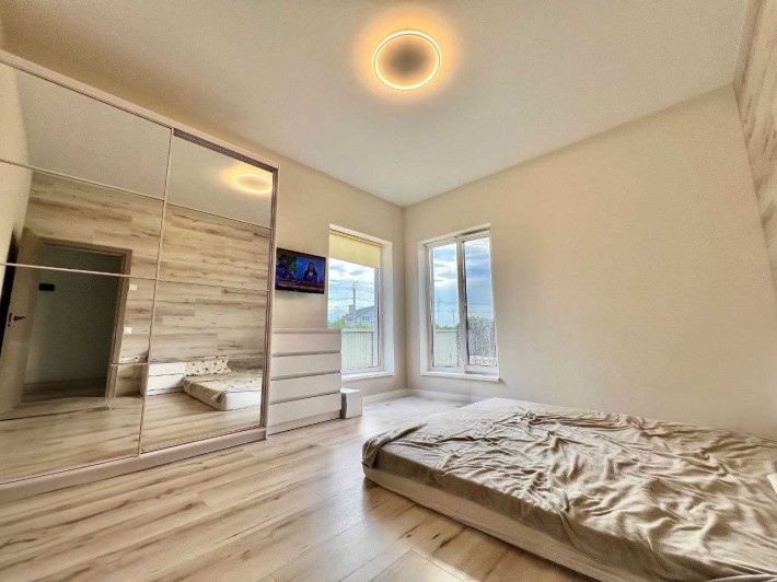 Продаж одноповерхового будинку з ремонтом, серед лісу - фото 1