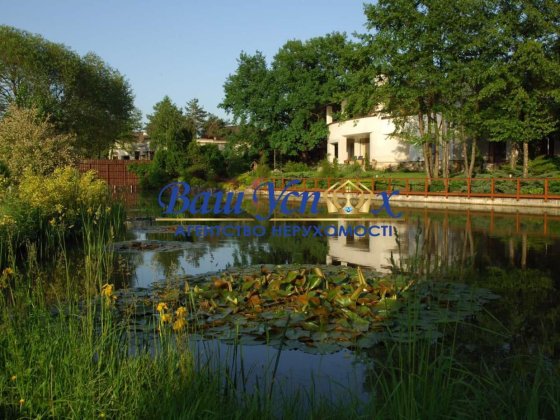 Продажа дома с выходом на озеро село Козин, район Конча-Заспа Козин