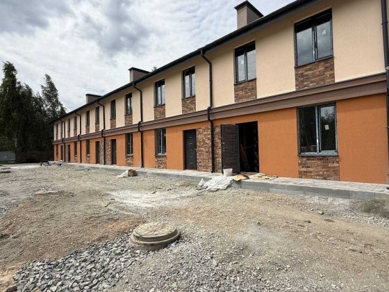 Триповерховий таунхаус з керамоблоку Ворзель