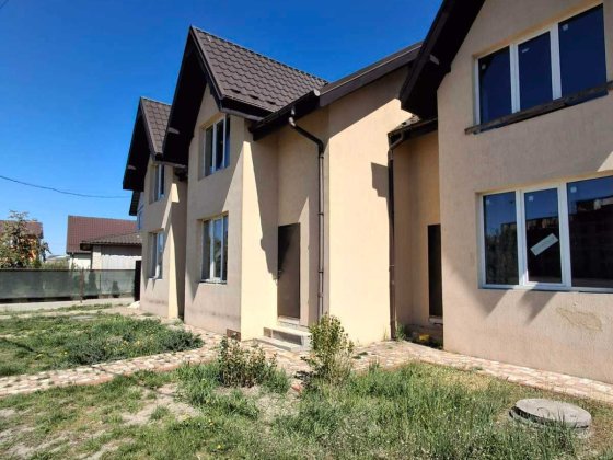 Продається Таунхаус в Гатному біля Мегамаркету! Гатное