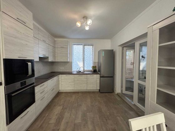 Будинок з ремонтом, меблями та технікою Білогородка Котеджне містечко Белогородка