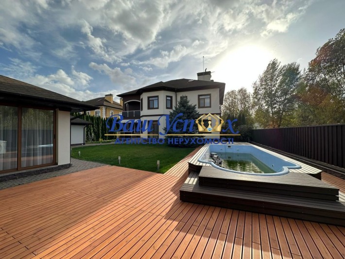 Продажа дома с новым ремонтом в городке . село Козин . - фото 1